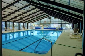 Pool - Bay-view 5th-floor condo with balcony, AC, indoor pool & gym - walk to beach (Ocean City)