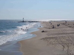 Beach nearby - Sunny, Bay View Condo with Free WiFi, Full Kitchen, Central A/C, & Shared Pool (Ocean City)