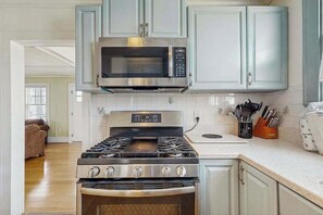 Fridge, microwave, oven, stovetop - 2nd-Floor Apartment w/Balcony, Partial AC, Shared Gas Grill, Washer/Dryer (Ocean City)