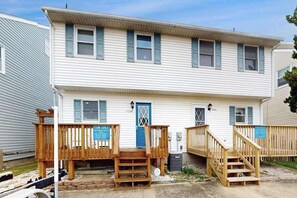 Exterior - Waterfront townhouse w/drivate dock, bay views, outdoor shower (Ocean City)