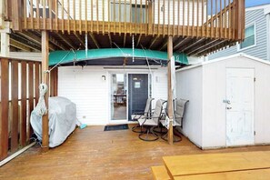 Terrace/patio - Waterfront townhouse w/drivate dock, bay views, outdoor shower (Ocean City)