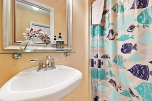 Dusche, Haartrockner, Handtücher