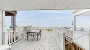 Outdoor dining - Oceanfront Townhome w/ Multi-Level Decks, Great View, W/D & Beach Access (Ocean City)