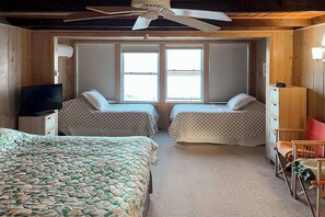 3 bedrooms, WiFi, bed sheets - Oceanfront Townhome w/ Multi-Level Decks, Great View, W/D & Beach Access (Ocean City)
