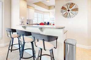 Fridge, microwave, oven, stovetop - 3rd-floor condo 1 block from ocean with pool, balcony, outdoor shower, W/D, AC (Ocean City)