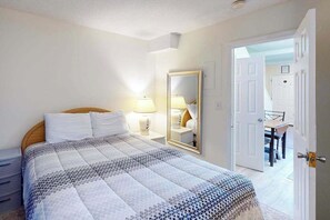 1 bedroom, WiFi, bed sheets - Downtown Ocean City condo with air hockey, kitchen, & AC  - walk to the beach (Ocean City)
