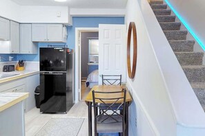 Fridge, microwave, oven, stovetop - Downtown Ocean City condo with air hockey, kitchen, & AC  - walk to the beach (Ocean City)