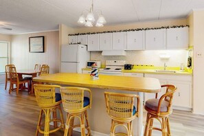 Fridge, microwave, oven, stovetop - Sea Terrace 803 | Condo in Ocean City (Ocean City)