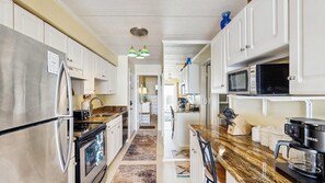 Fridge, microwave, oven, stovetop - West Winds 404 | Condo in Ocean City (Ocean City)