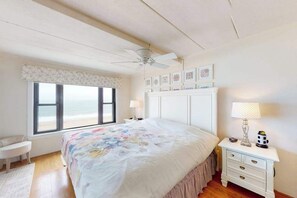 3 bedrooms, iron/ironing board, WiFi, bed sheets - Waterfront condo with effortless beach access, private balcony, games, W/D, & AC (Ocean City)
