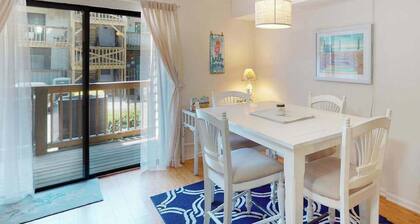 Serene condo with central AC, deck & washer/dryer - near golf