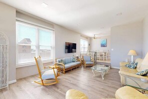 TV, offices - Renovated Beachfront Penthouse: Steps to Boardwalk, Dining, Entertainment (Ocean City)