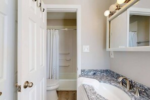 Shower, towels - Renovated Beachfront Penthouse: Steps to Boardwalk, Dining, Entertainment (Ocean City)