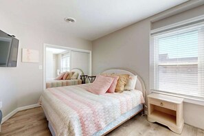 3 habitaciones, tabla de planchar con plancha, wifi y ropa de cama 
