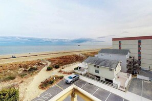 Property grounds - Coastal Condo w/Side Ocean Views, Balcony, Shared Pool, Private W/D, Free WiFi (Ocean City)