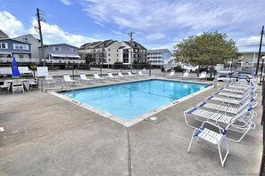 Pool - Coastal Condo w/Side Ocean Views, Balcony, Shared Pool, Private W/D, Free WiFi (Ocean City)