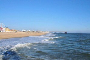 Una spiaggia nelle vicinanze
