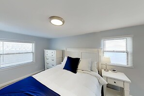 3 bedrooms, iron/ironing board, WiFi, bed sheets - Montego Bay Charmer with 2 Pools, Tennis & Putt-Putt - Walk to Beaches (Ocean City)