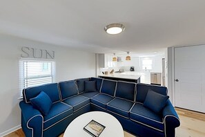 TV, fireplace, DVD player, offices - Montego Bay Charmer with 2 Pools, Tennis & Putt-Putt - Walk to Beaches (Ocean City)