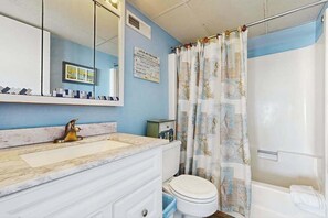 Shower, hair dryer, towels - Breakaway East 512 (Ocean City)