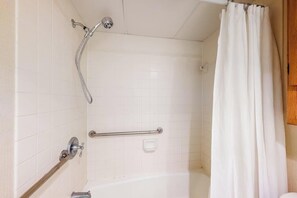 Shower, hair dryer - Bay view condo with WiFi, balcony, boardwalk, pool, tennis, & on-site dining (Ocean City)