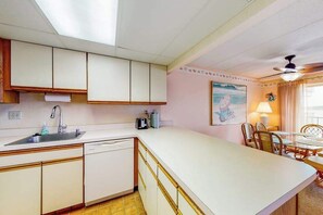 Fridge, microwave, oven, stovetop - Bay view condo with WiFi, balcony, boardwalk, pool, tennis, & on-site dining (Ocean City)