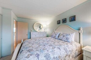 2 bedrooms, iron/ironing board, WiFi - Bay view condo with WiFi, balcony, boardwalk, pool, tennis, & on-site dining (Ocean City)