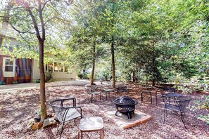 Terrace/patio - Home with central AC, gas fireplace, washer/dryer, firepit, & shared pools (Ocean Pines)