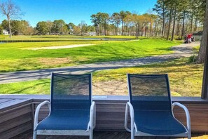 Property grounds - Quiet townhome on the golf course with deck, central AC & paid-access pool (Ocean Pines)