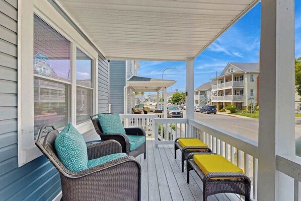 Property grounds - Large two-level home with two kitchens, two decks, fast WiFi, & great location (Ocean City)