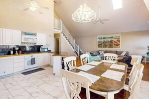 Interior - Modern home with screened deck, central AC, washer/dryer & well-equipped kitchen (Berlin)