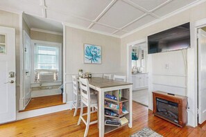 Dining - Family-Friendly Compound with Balcony, Porch, Grill, & WiFi - Walk to Beach (Ocean City)