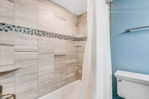 Shower, hair dryer, towels - Blue Sea Colony 202 (Ocean City)