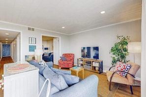 Living area - Camelot 204A (Ocean City)