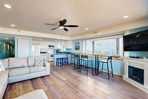 TV, fireplace, offices - Golden Surf 101 (Ocean City)