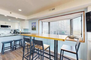 Dining - Golden Surf 101 (Ocean City)
