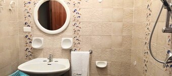 RG011 – Bellaria, bright one-bedroom seafront 100 meters from the sea