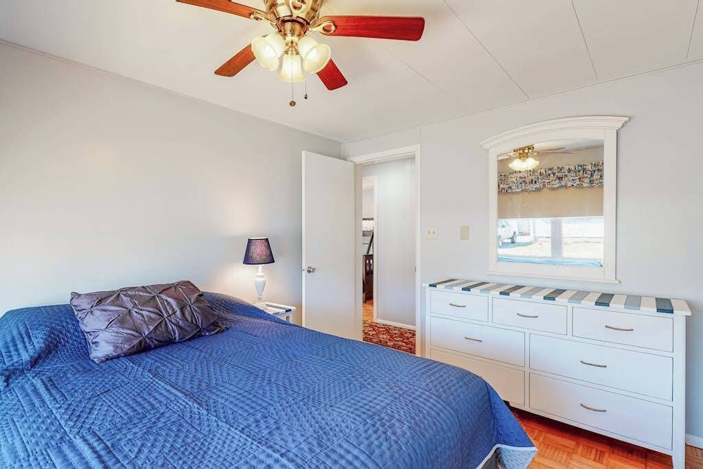 Desk, iron/ironing board, internet, bed sheets