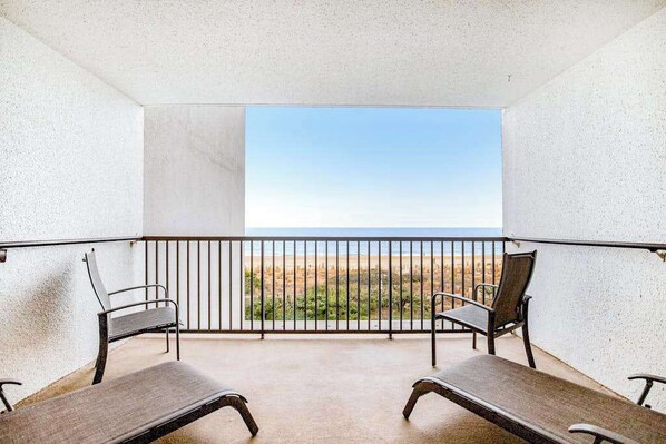 Property grounds - Beach-View Condo at the Pyramid - Shared Oceanfront Pool, WiFi & Central AC (Ocean City)