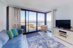 TV, offices - Amazing ocean-view condo with AC, pools, tennis, sauna & game room (Ocean City)