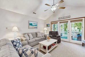 TV, fireplace, offices - Dog-Friendly Beach House - Fast WiFi, Central AC, Gas Fireplace & Washer/Dryer (Ocean City)