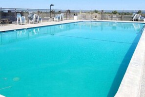 Pool - Wonderful Vacation Suite in Oceanfront Building w/Central AC, Shared Pool, WiFi (Ocean City)