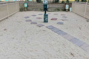 Property grounds - Wonderful Vacation Suite in Oceanfront Building w/Central AC, Shared Pool, WiFi (Ocean City)