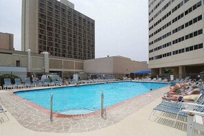 Pool - Wonderful Vacation Suite in Oceanfront Building w/Central AC, Shared Pool, WiFi (Ocean City)