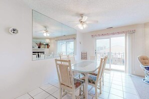 Dining - Shoreline Stepper w/ Balcony, Free WiFi, Central AC &  Washer/Dryer (Ocean City)