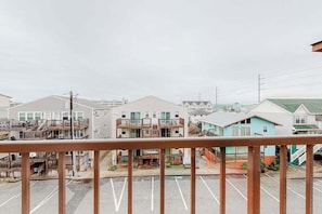 Property grounds - Shoreline Stepper w/ Balcony, Free WiFi, Central AC &  Washer/Dryer (Ocean City)