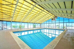 Pool - Condo One Block from the Beach w/ Balcony, AC, Laundry & Shared Pool (Ocean City)