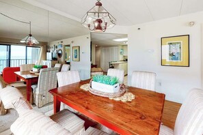 Dining - Waikiki 302 (Ocean City)