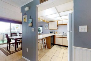 Fridge, microwave, oven, stovetop - Ground-Floor, Bayside Condo with Patio, WiFi, Central AC, W/D & Shared Pool (Ocean City)