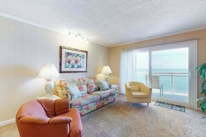TV, DVD player, offices - Oceanfront Condo near the Boardwalk with Balcony, AC, WiFi & Shared Pool (Ocean City)